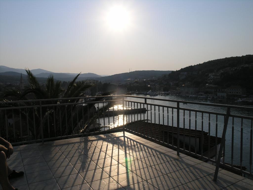 Apartments Rubinic Jelsa  Rom bilde