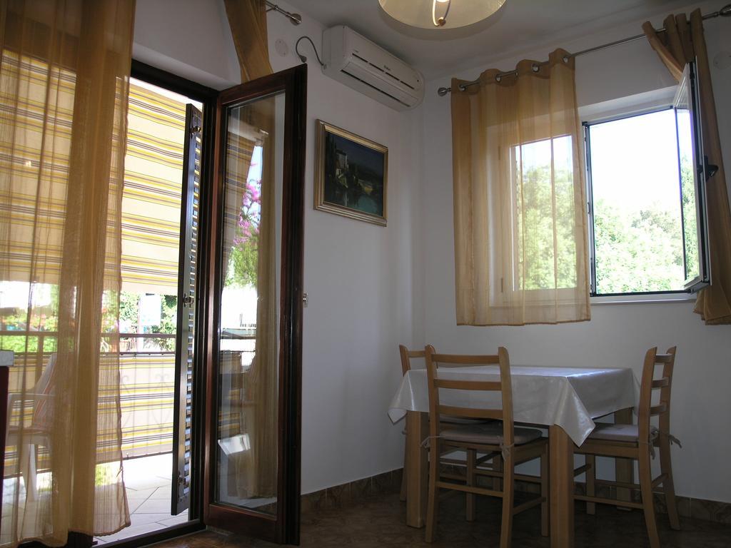 Apartments Rubinic Jelsa  Rom bilde