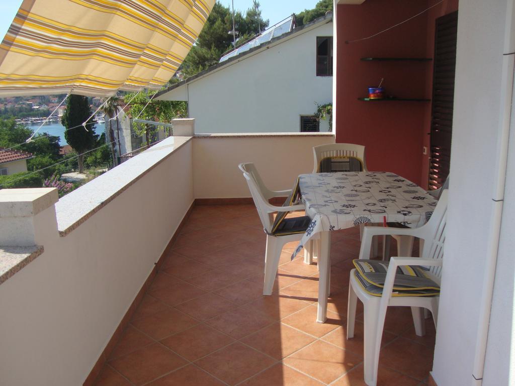 Apartments Rubinic Jelsa  Rom bilde